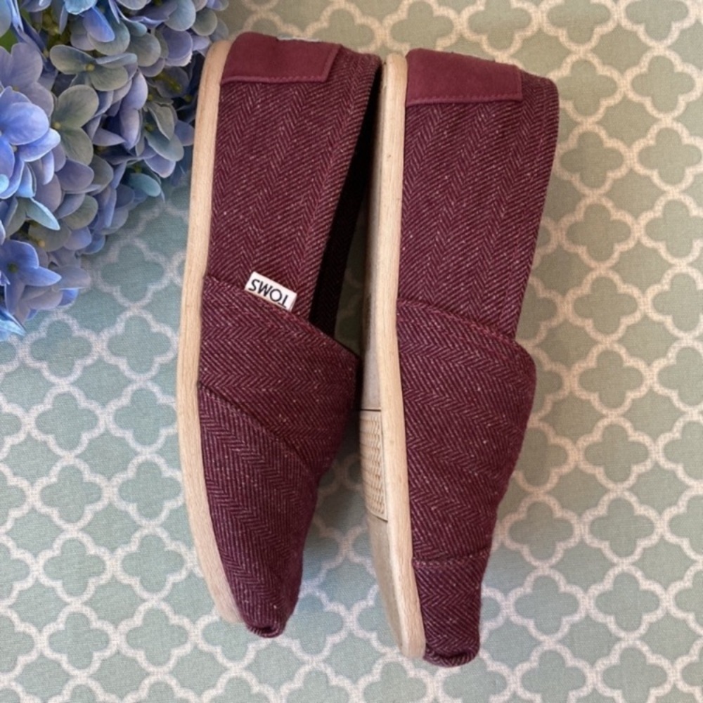 TOMS Burgundy Herringbone Slip On Shoes 8 - Picture 7 of 9